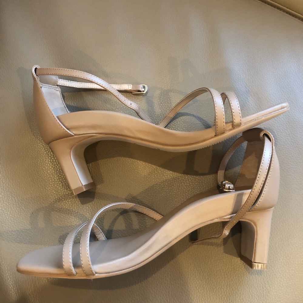 Bared footwear Owlet heels
